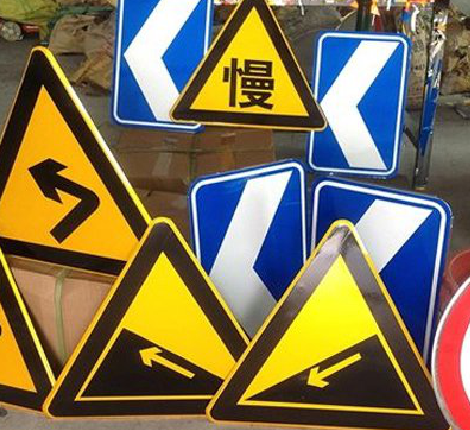 武定标识标牌中颜色的确定是很重要的。